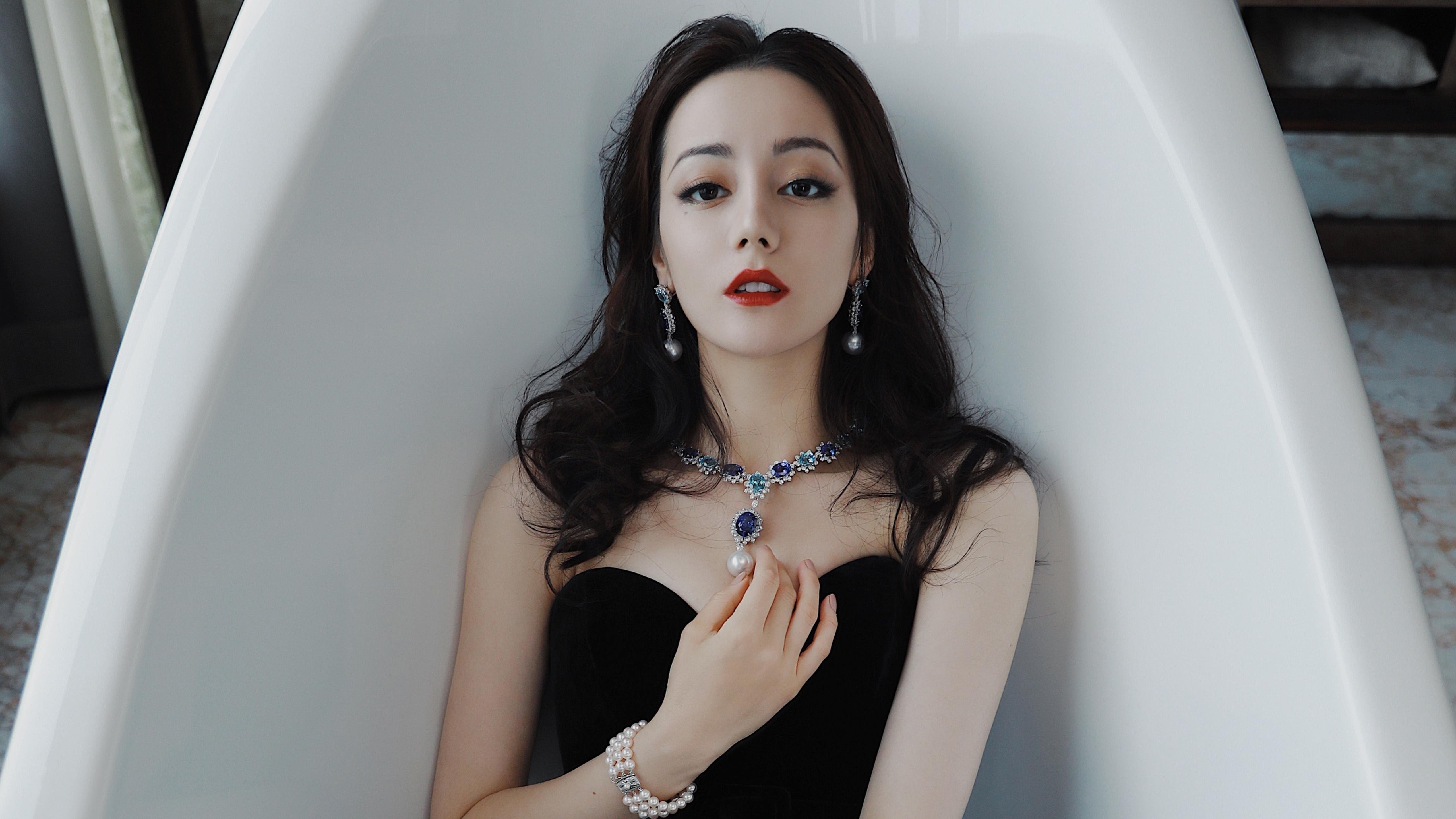 “未来已现:智能赛车引领速度革新”,未来的智能车