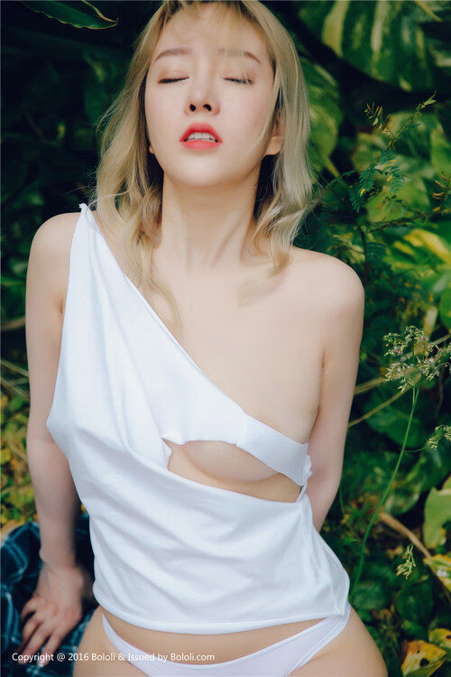 精彩足球对决中球员技术娴熟，表现神勇，足球对决图片