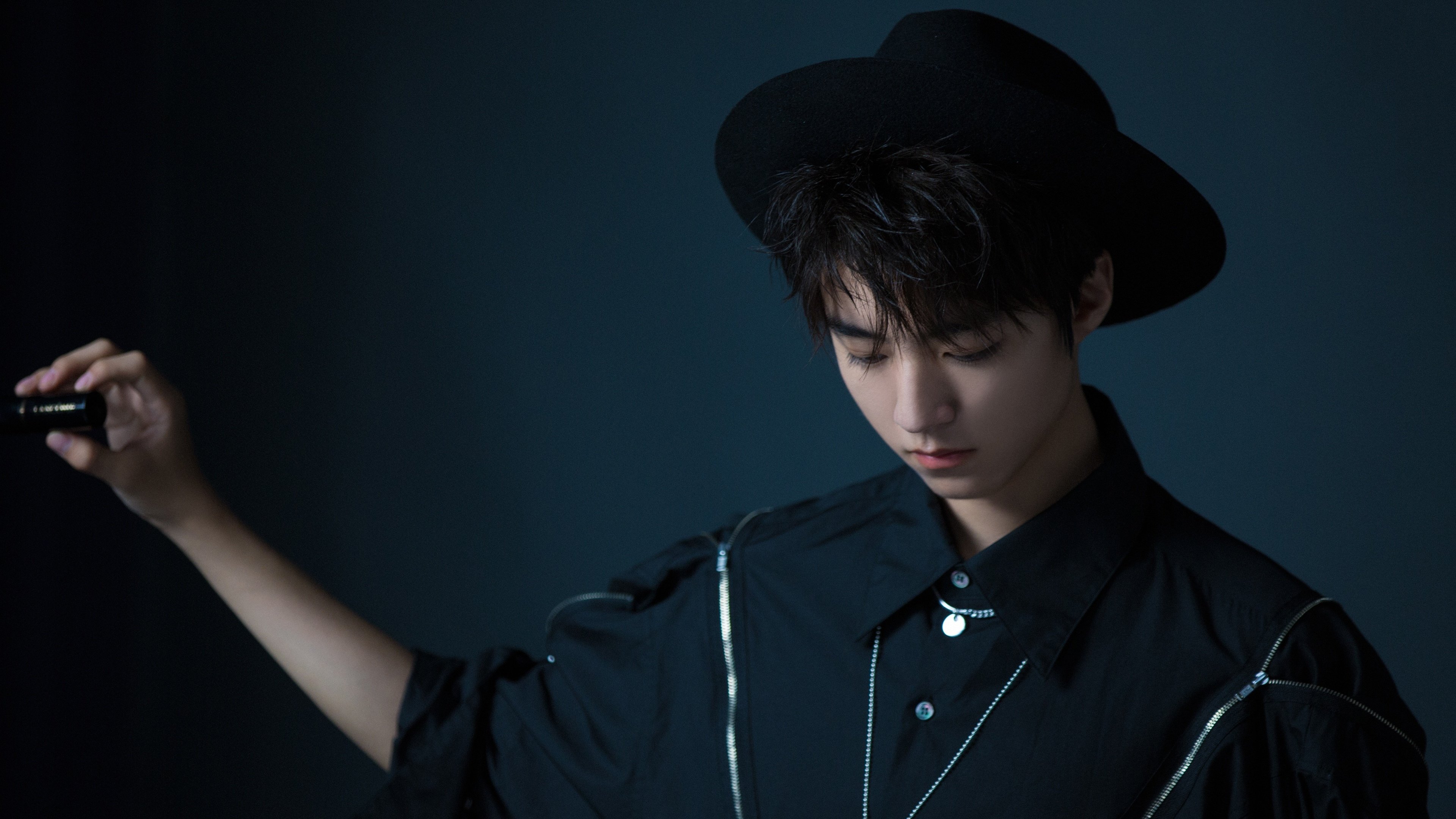 五大联赛是否通过压缩中场空间提升防守效率,五大联赛中场球员