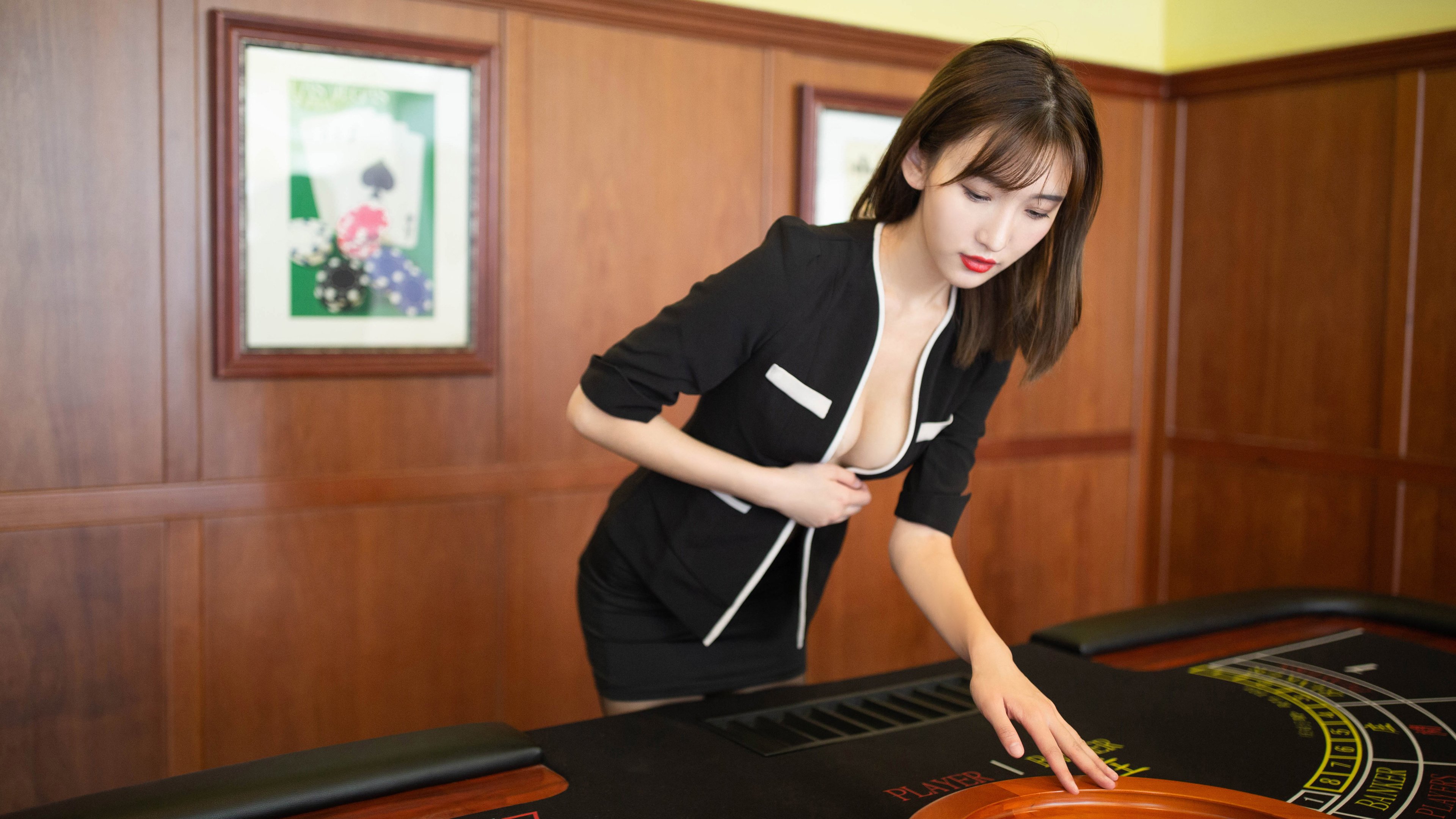 未来足球：智能球鞋、VR比赛盖铁，科技改变体育体验，超智能足球模型